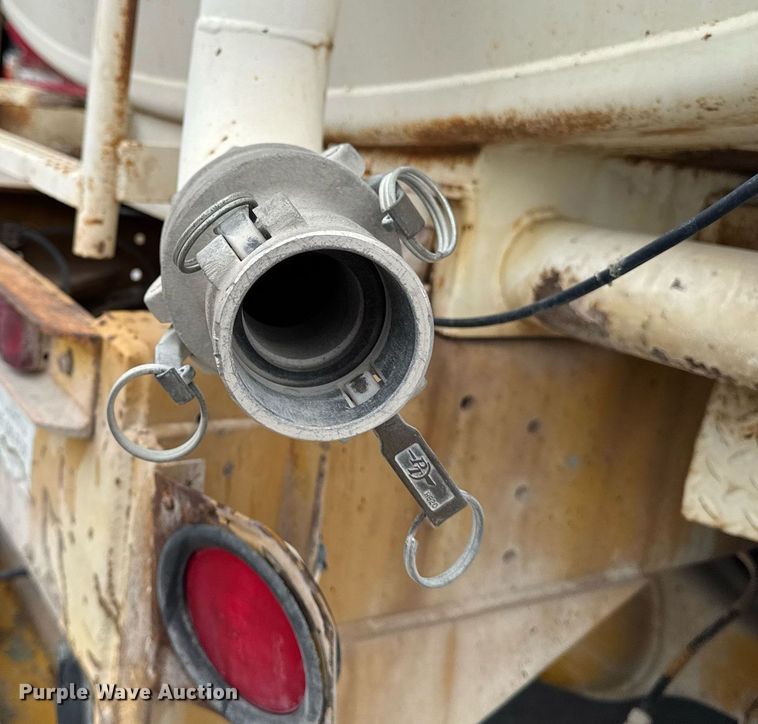 image for item DV2712 1979 Ford 8000 water truck