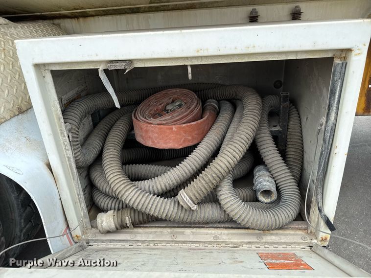 image for item DV2712 1979 Ford 8000 water truck