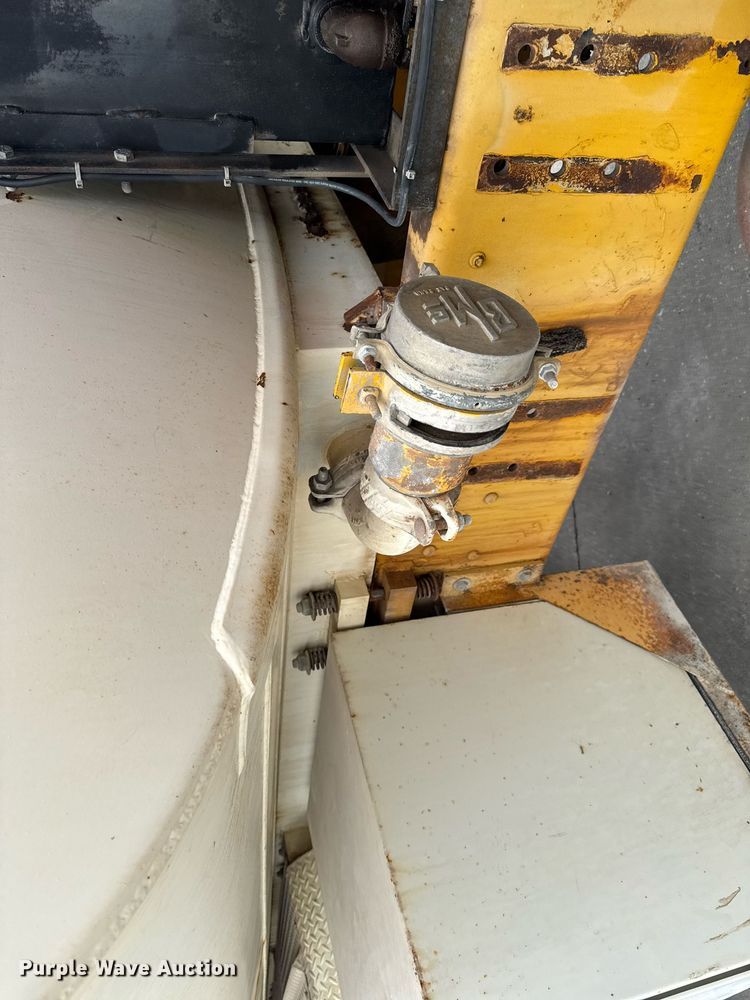 image for item DV2712 1979 Ford 8000 water truck