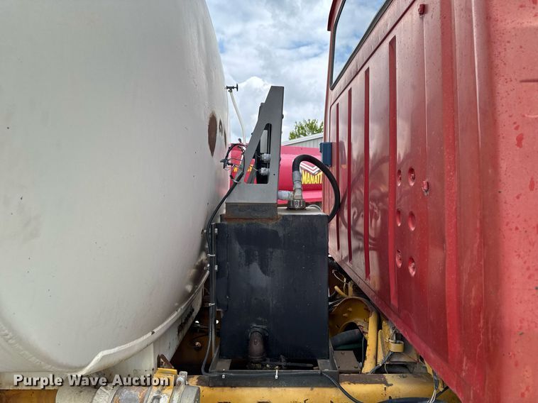 image for item DV2712 1979 Ford 8000 water truck