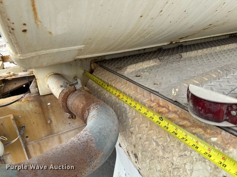 image for item DV2712 1979 Ford 8000 water truck