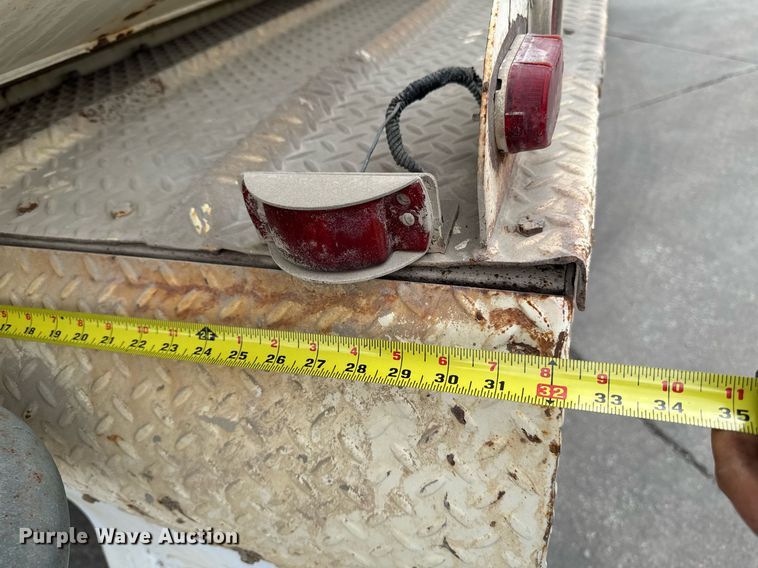 image for item DV2712 1979 Ford 8000 water truck