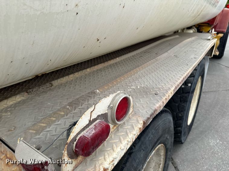 image for item DV2712 1979 Ford 8000 water truck