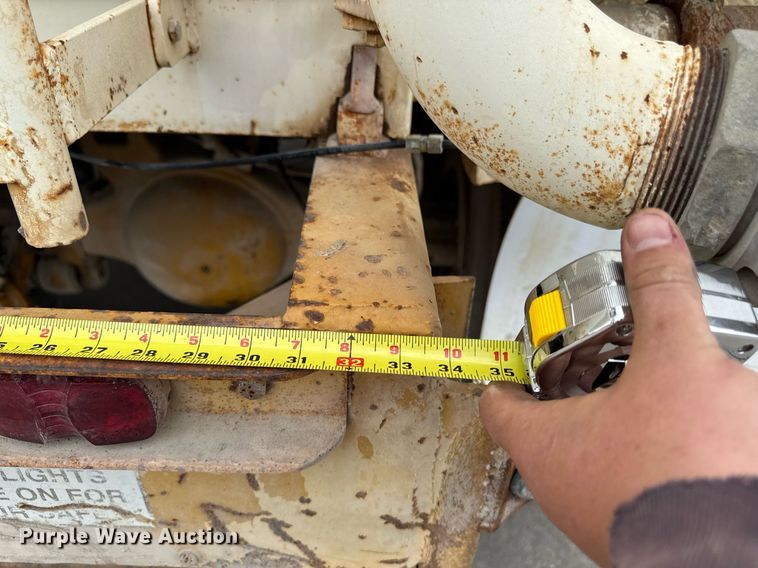 image for item DV2712 1979 Ford 8000 water truck