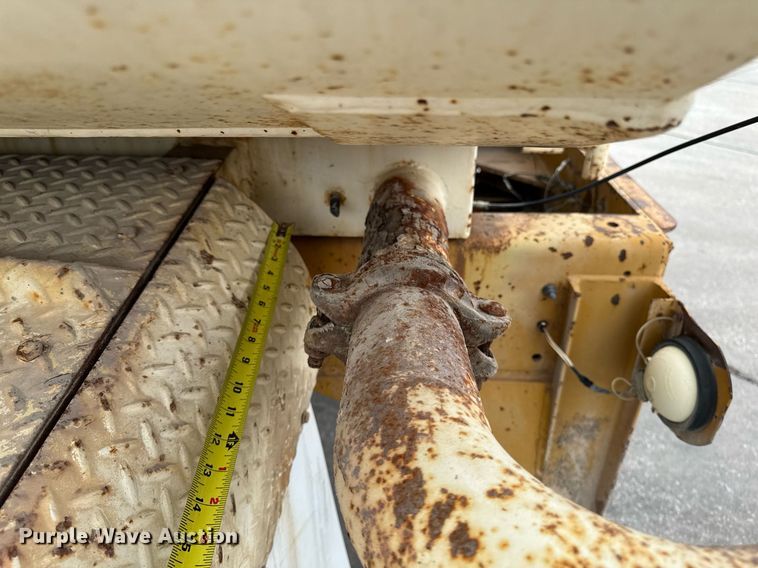 image for item DV2712 1979 Ford 8000 water truck