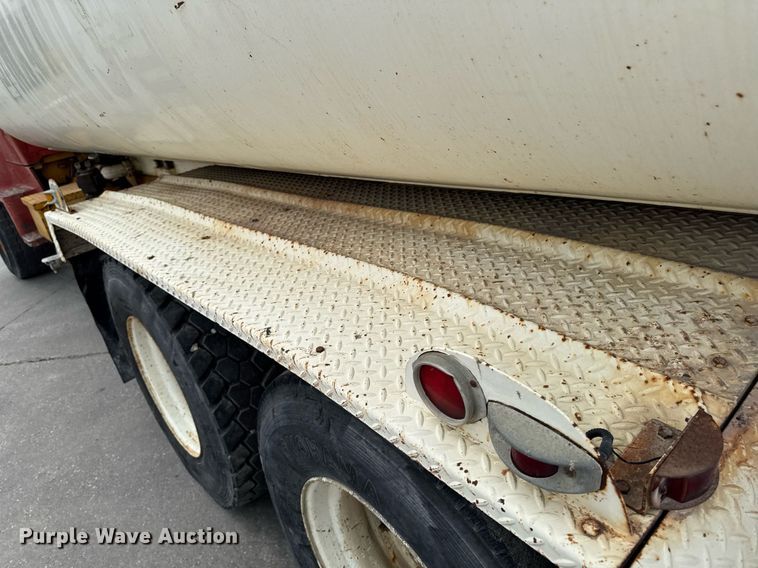 image for item DV2712 1979 Ford 8000 water truck