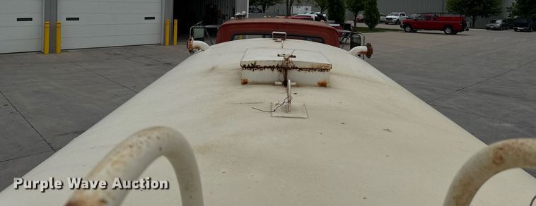 image for item DV2712 1979 Ford 8000 water truck