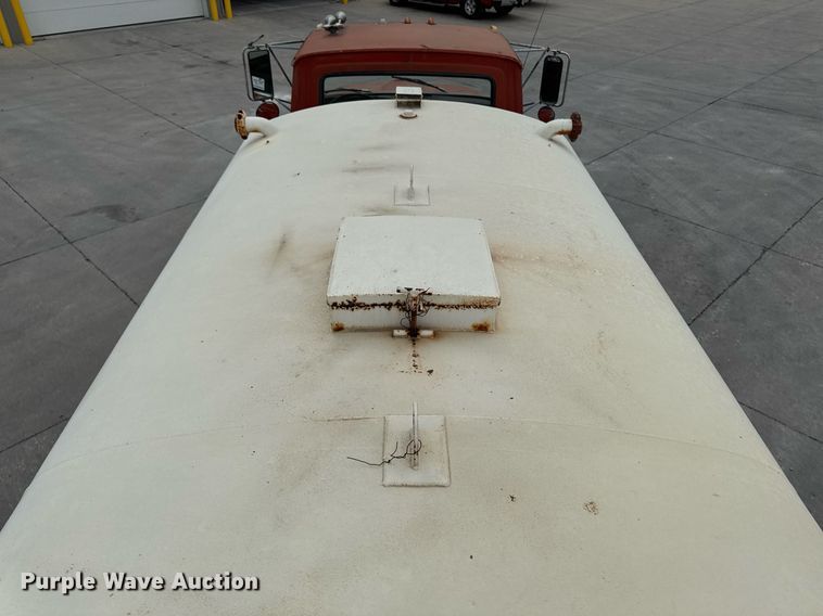 image for item DV2712 1979 Ford 8000 water truck