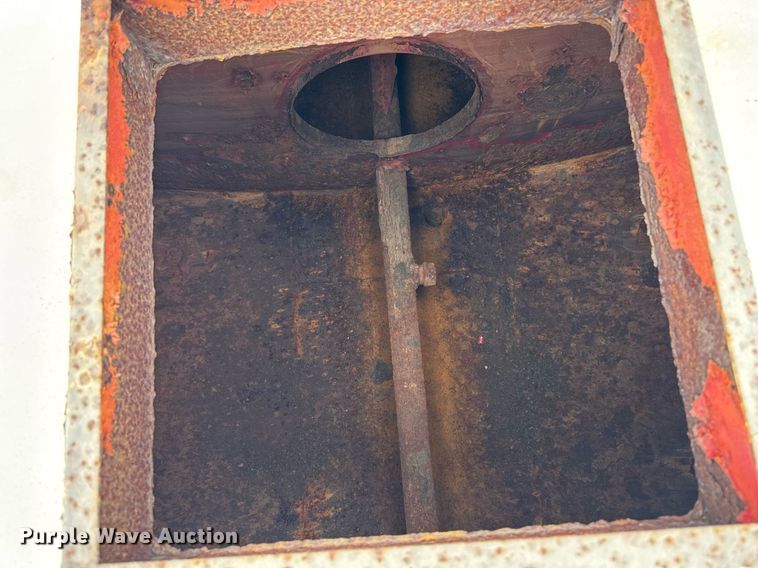 image for item DV2712 1979 Ford 8000 water truck