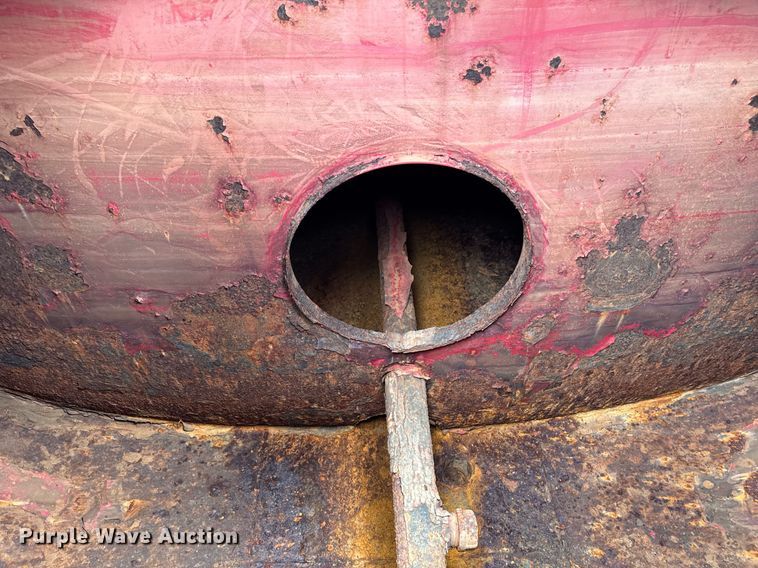 image for item DV2712 1979 Ford 8000 water truck