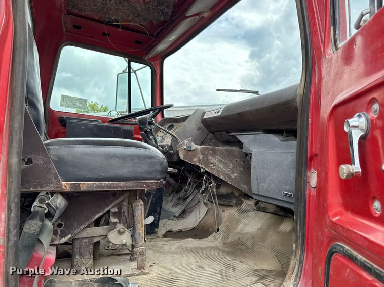 image for item DV2712 1979 Ford 8000 water truck