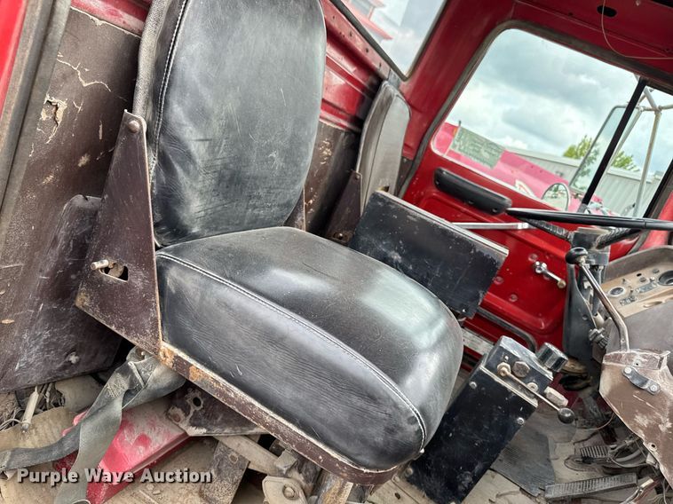 image for item DV2712 1979 Ford 8000 water truck