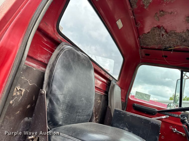 image for item DV2712 1979 Ford 8000 water truck