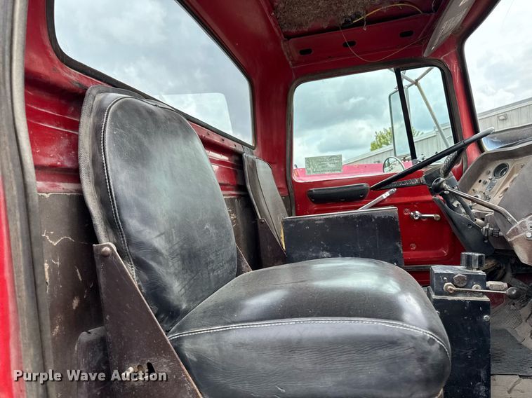 image for item DV2712 1979 Ford 8000 water truck