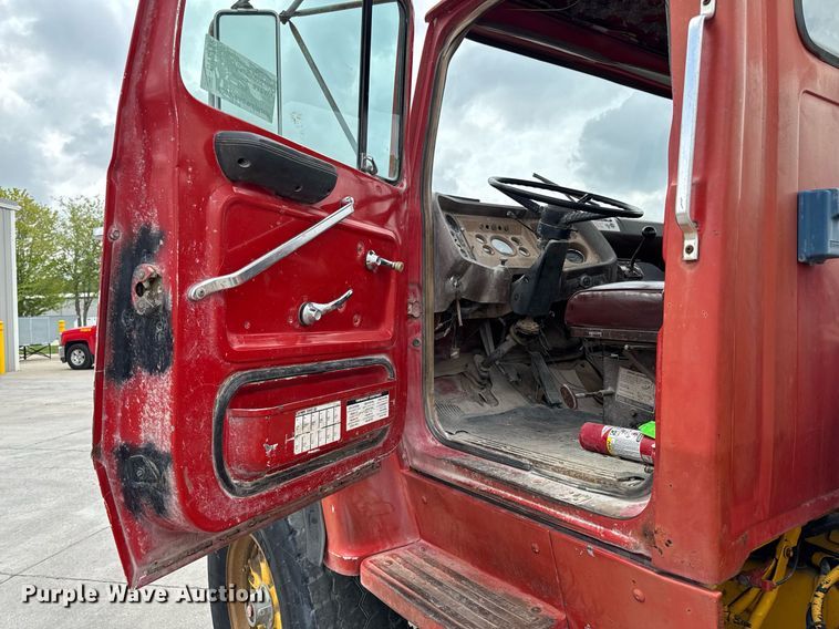 image for item DV2712 1979 Ford 8000 water truck