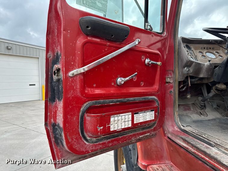 image for item DV2712 1979 Ford 8000 water truck