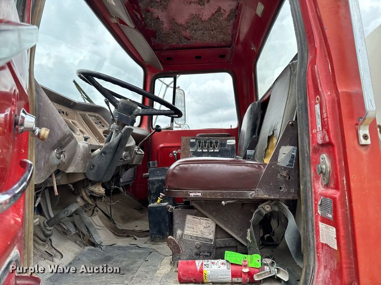 image for item DV2712 1979 Ford 8000 water truck