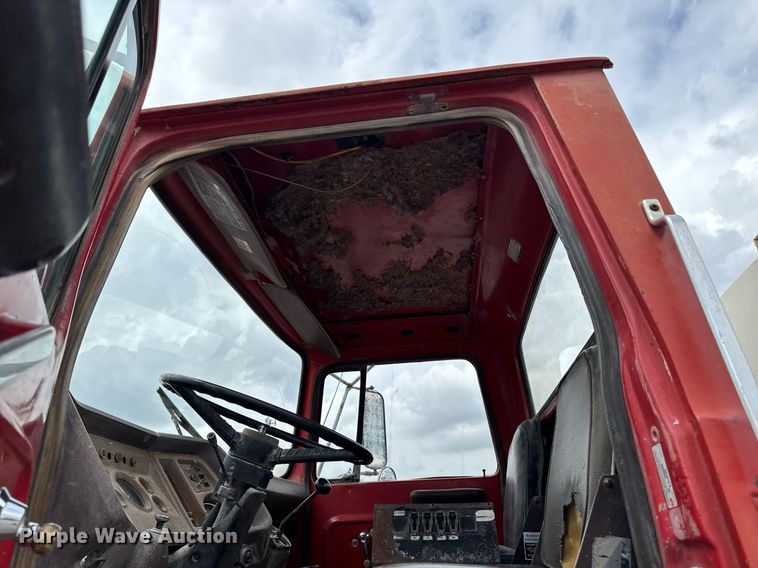 image for item DV2712 1979 Ford 8000 water truck