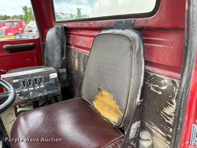 image for item DV2712 1979 Ford 8000 water truck