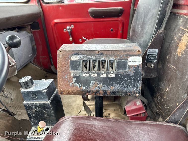 image for item DV2712 1979 Ford 8000 water truck