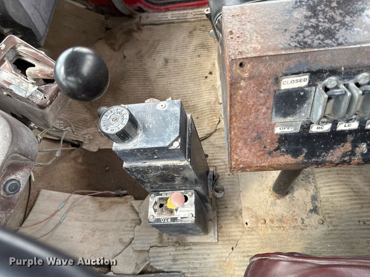 image for item DV2712 1979 Ford 8000 water truck