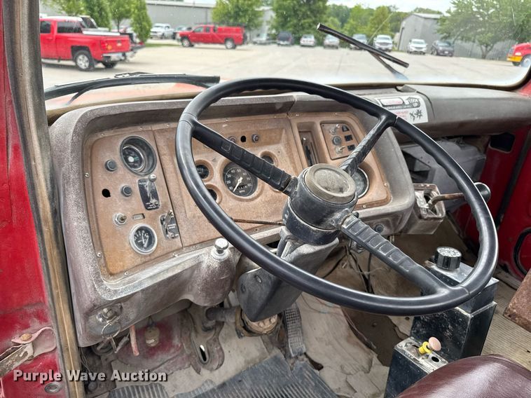 image for item DV2712 1979 Ford 8000 water truck