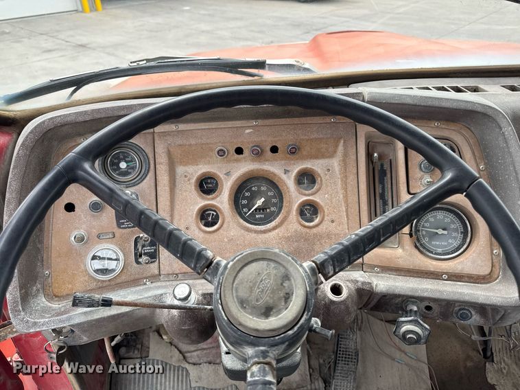 image for item DV2712 1979 Ford 8000 water truck