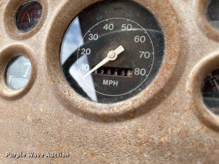 image for item DV2712 1979 Ford 8000 water truck