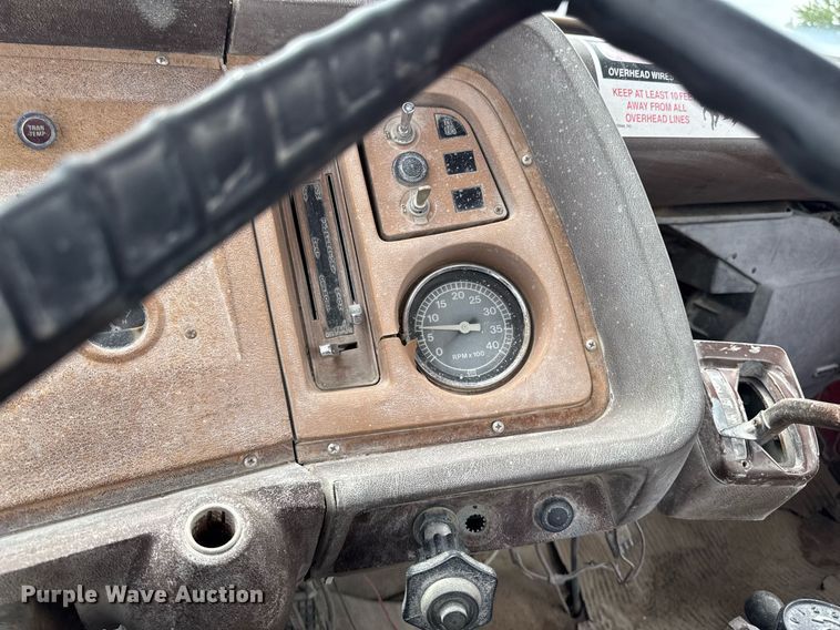 image for item DV2712 1979 Ford 8000 water truck