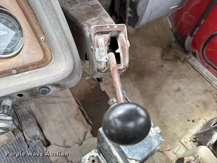 image for item DV2712 1979 Ford 8000 water truck