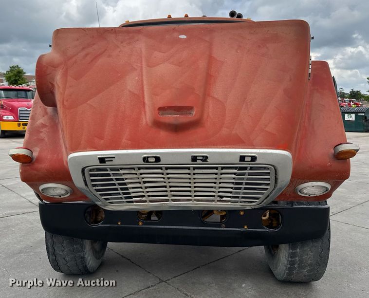 image for item DV2712 1979 Ford 8000 water truck