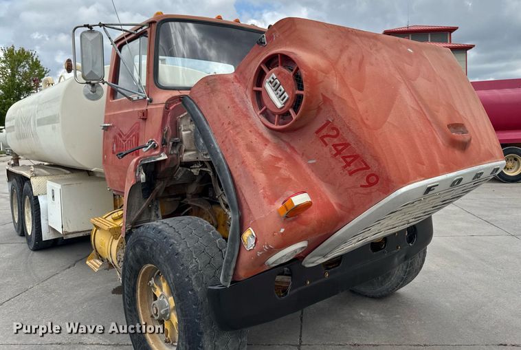 image for item DV2712 1979 Ford 8000 water truck