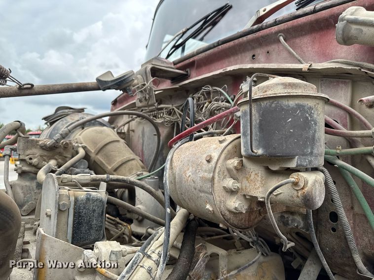 image for item DV2712 1979 Ford 8000 water truck