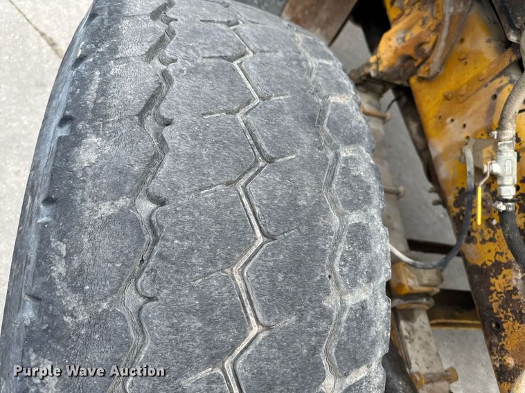 image for item DV2712 1979 Ford 8000 water truck