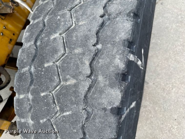 image for item DV2712 1979 Ford 8000 water truck