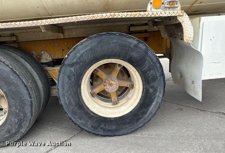 image for item DV2712 1979 Ford 8000 water truck