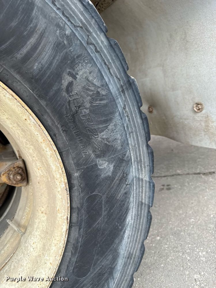 image for item DV2712 1979 Ford 8000 water truck