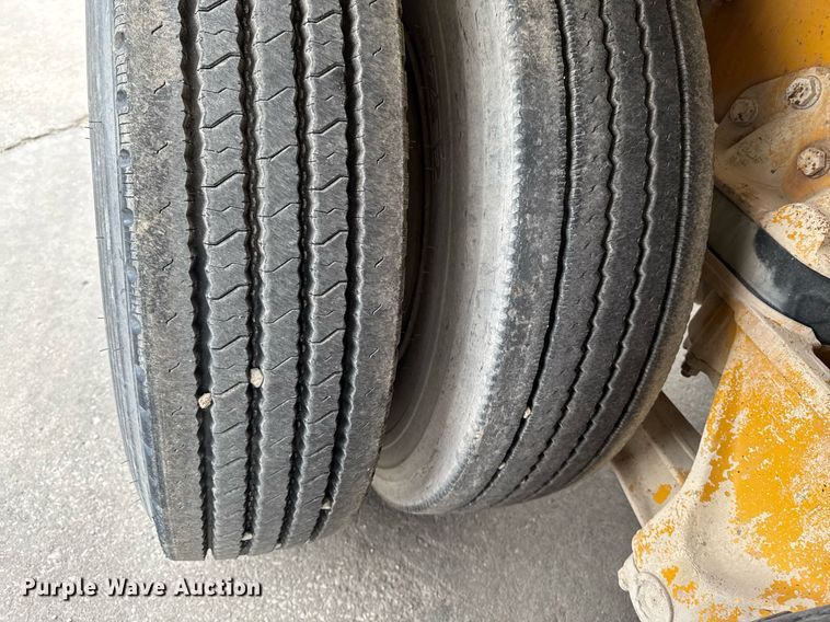 image for item DV2712 1979 Ford 8000 water truck