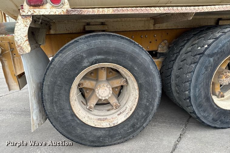 image for item DV2712 1979 Ford 8000 water truck