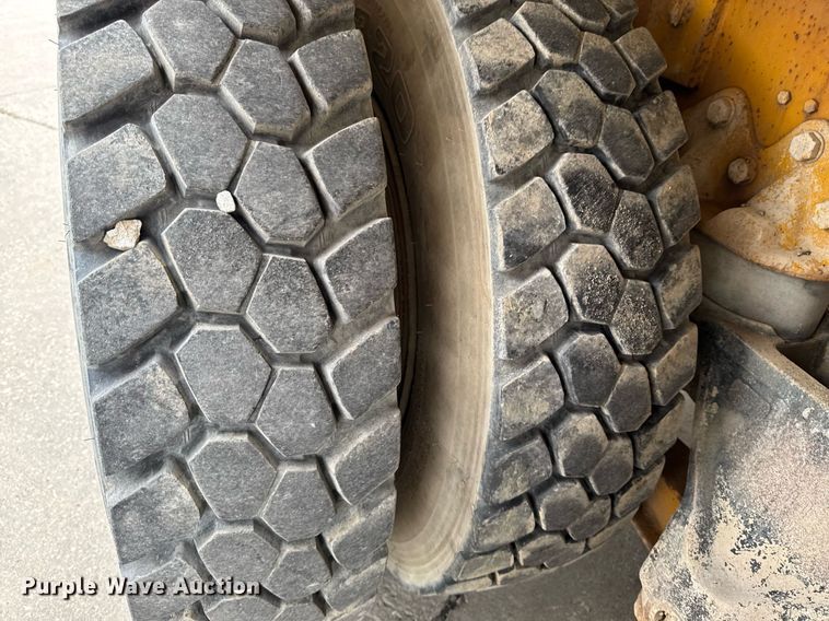 image for item DV2712 1979 Ford 8000 water truck