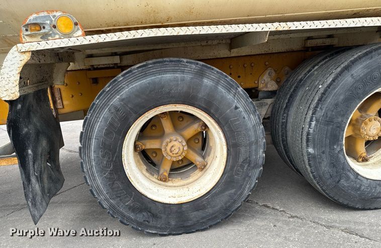 image for item DV2712 1979 Ford 8000 water truck