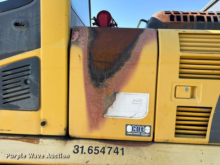 image for item DV4051 2006 Komatsu PC220LC-8 excavator