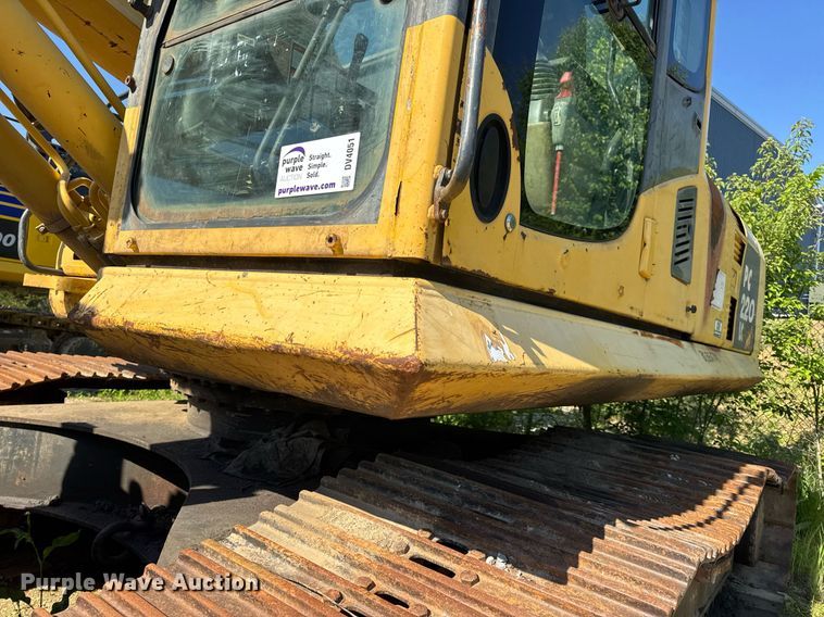 image for item DV4051 2006 Komatsu PC220LC-8 excavator
