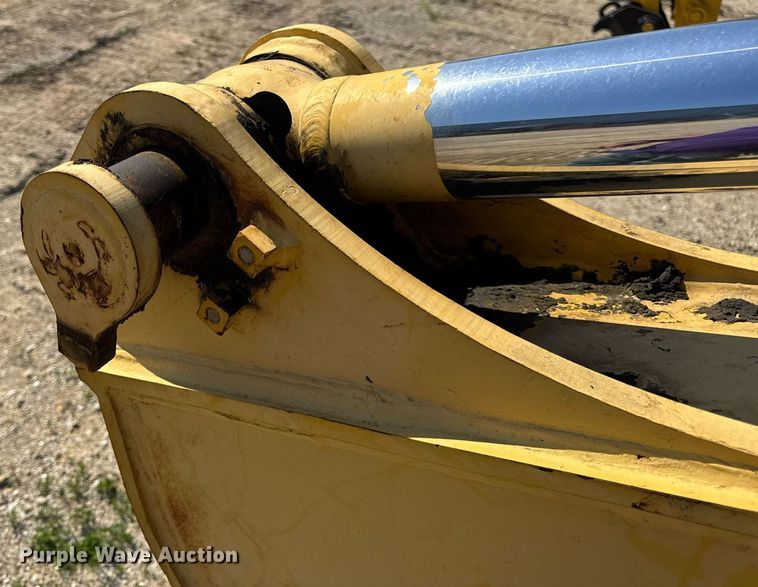 image for item DV4051 2006 Komatsu PC220LC-8 excavator