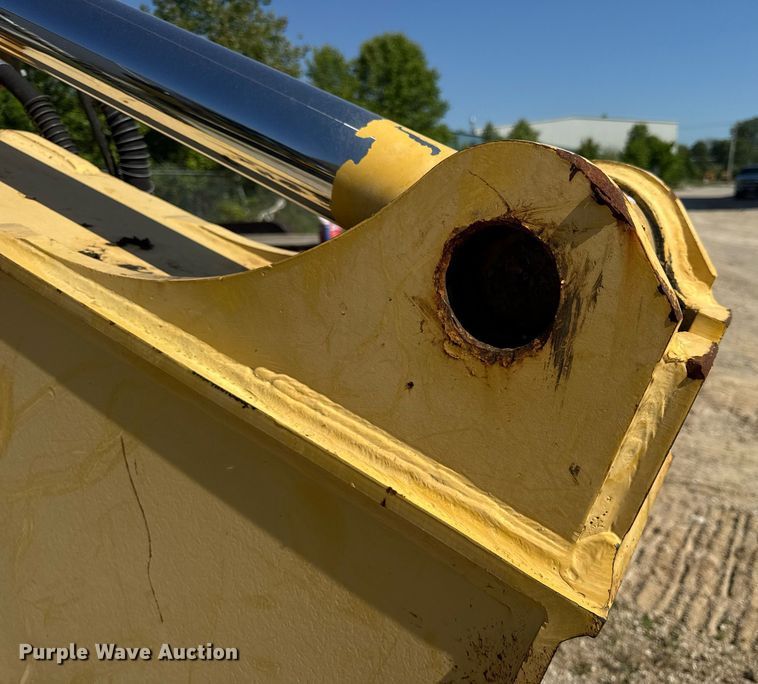 image for item DV4051 2006 Komatsu PC220LC-8 excavator