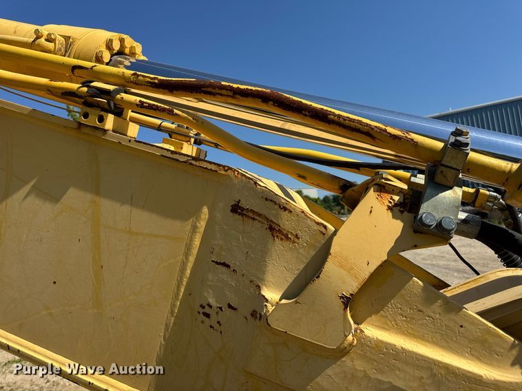 image for item DV4051 2006 Komatsu PC220LC-8 excavator