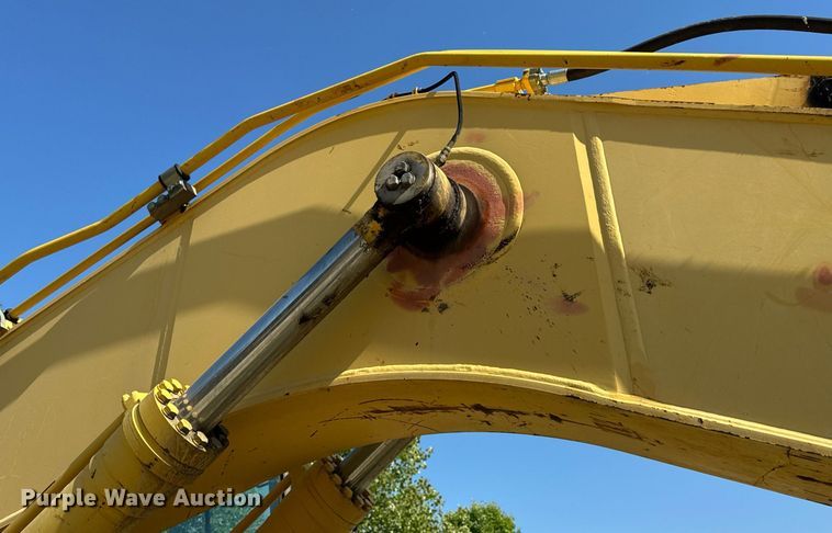 image for item DV4051 2006 Komatsu PC220LC-8 excavator
