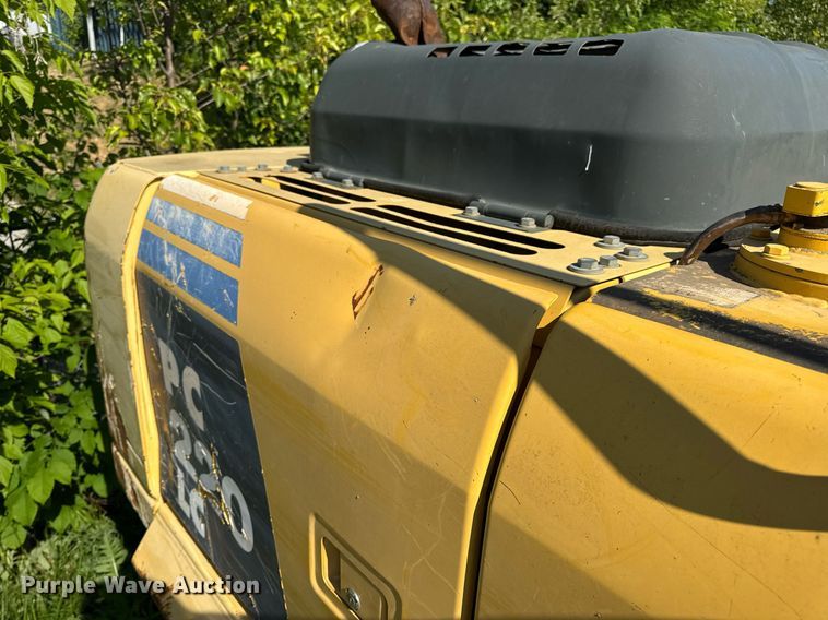 image for item DV4051 2006 Komatsu PC220LC-8 excavator