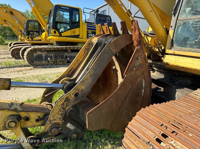image for item DV4051 2006 Komatsu PC220LC-8 excavator