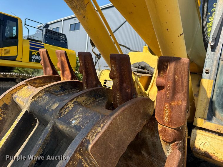 image for item DV4051 2006 Komatsu PC220LC-8 excavator